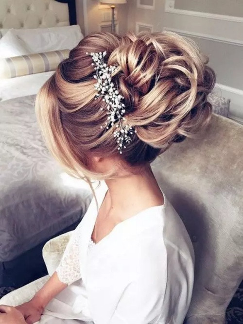 Hairstyles For A Wedding Bridesmaid
 Idei de coafuri pentru mireasa 2018