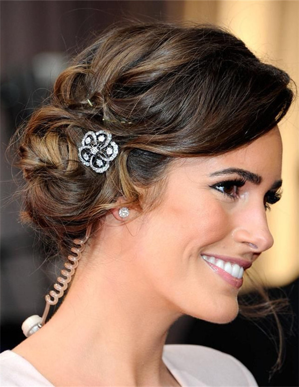 Hairstyles For Indian Wedding Guests
 10 Fantastic Wedding Hairstyles for Short Hair