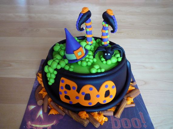 Halloween Birthday Cakes For Kids
 37 Cute & Non scary Halloween Cake Decorations