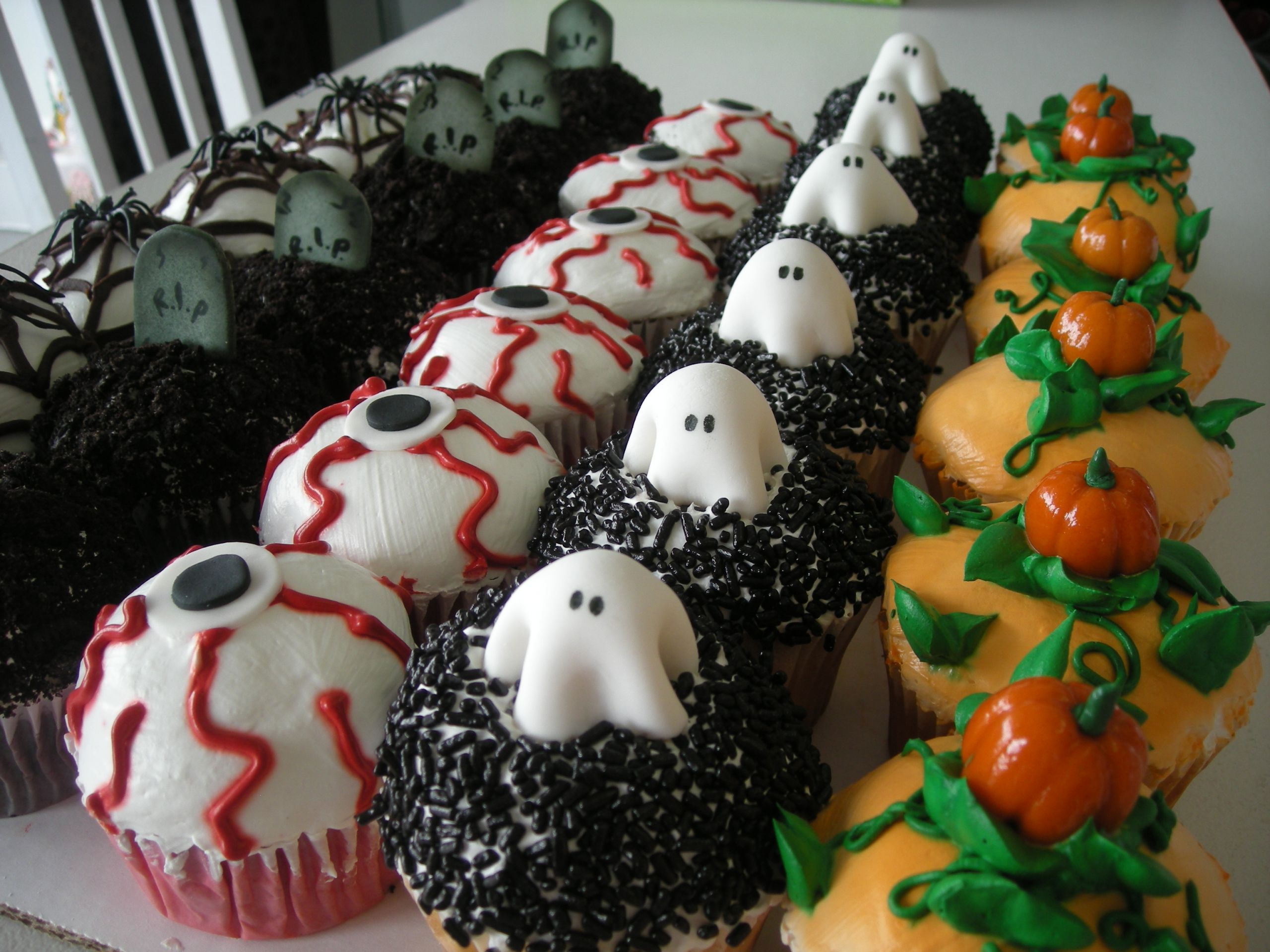 Halloween Cupcakes Designs
 Birthday Cakes