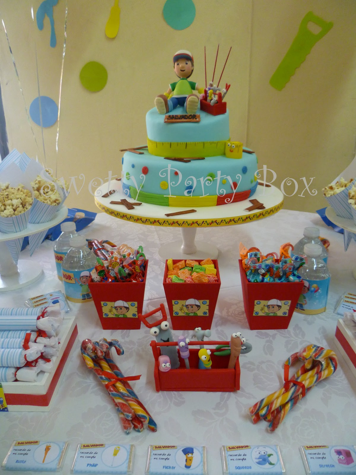 Handy Manny Birthday Decorations
 Sweet Party Box CuMplE de SalvAdoR Manny a la Obra