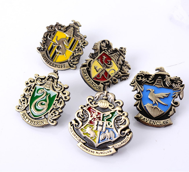 Harry Potter Pins
 Harry Potter brooches pins badges houses coat of arms new