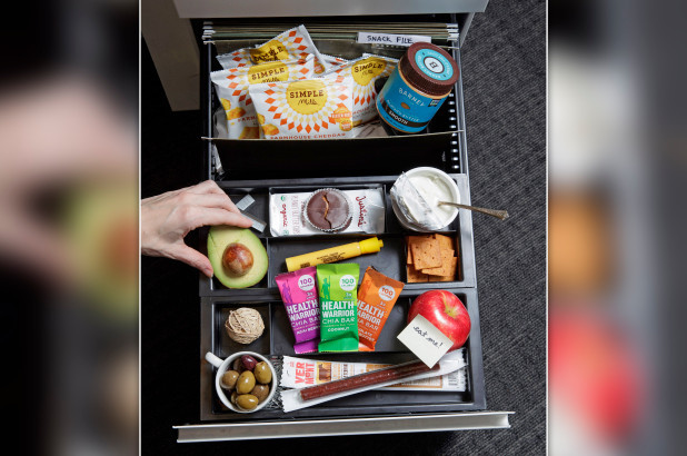 Healthy Desk Snacks
 The healthy office snacks guide to satisfy your workday