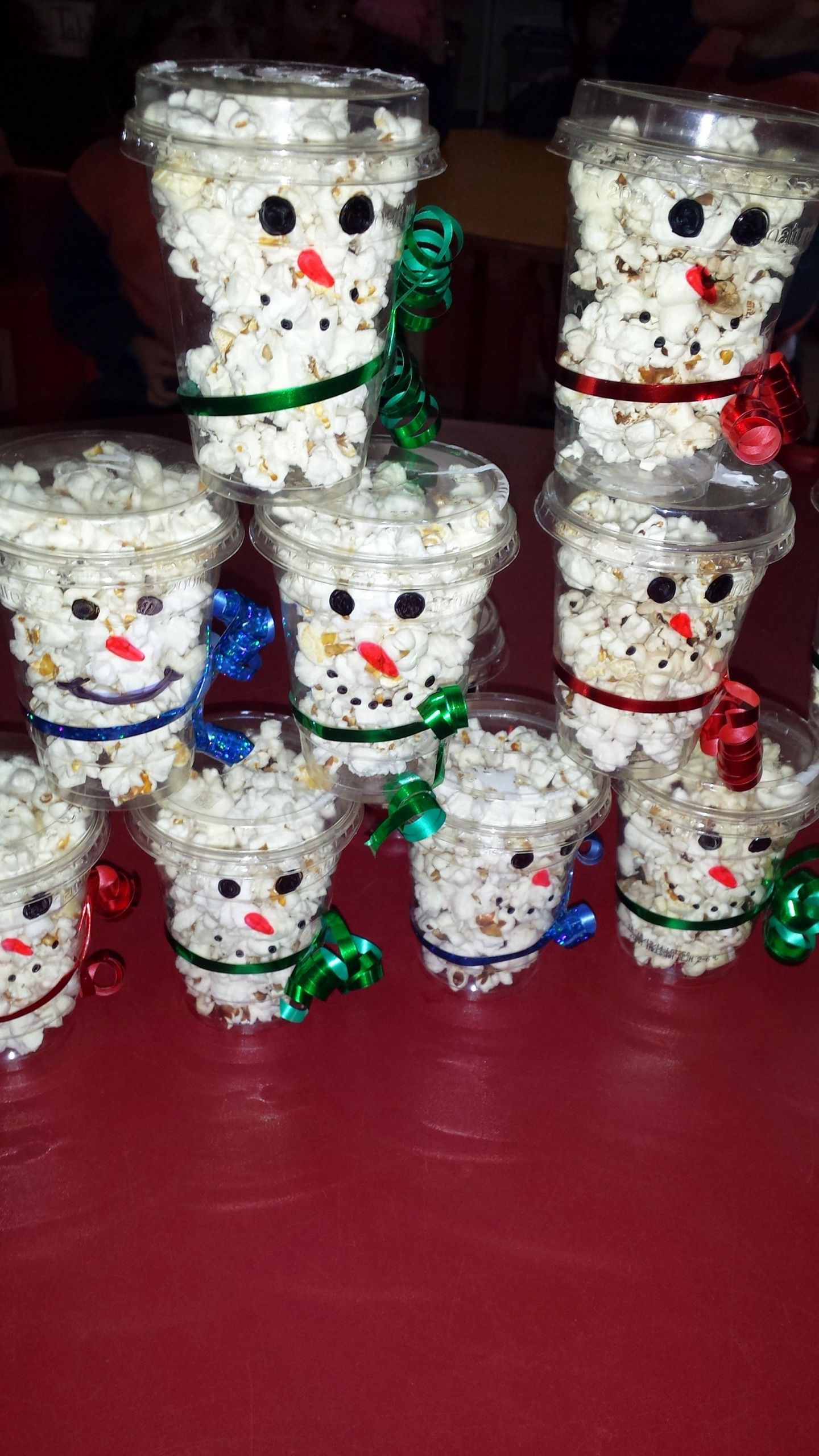 Holiday Party Craft Ideas
 Snowmen popcorn cups