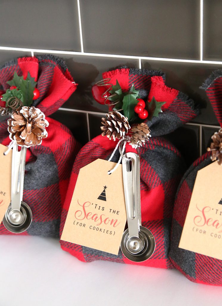 Holiday Party Gift Ideas
 Tons of Handmade Gifts 100 Ideas for Everyone on Your List