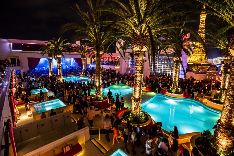 Hotel Pool Party Ideas
 10 Awesome Resort Pools to Get Your Party This Summer