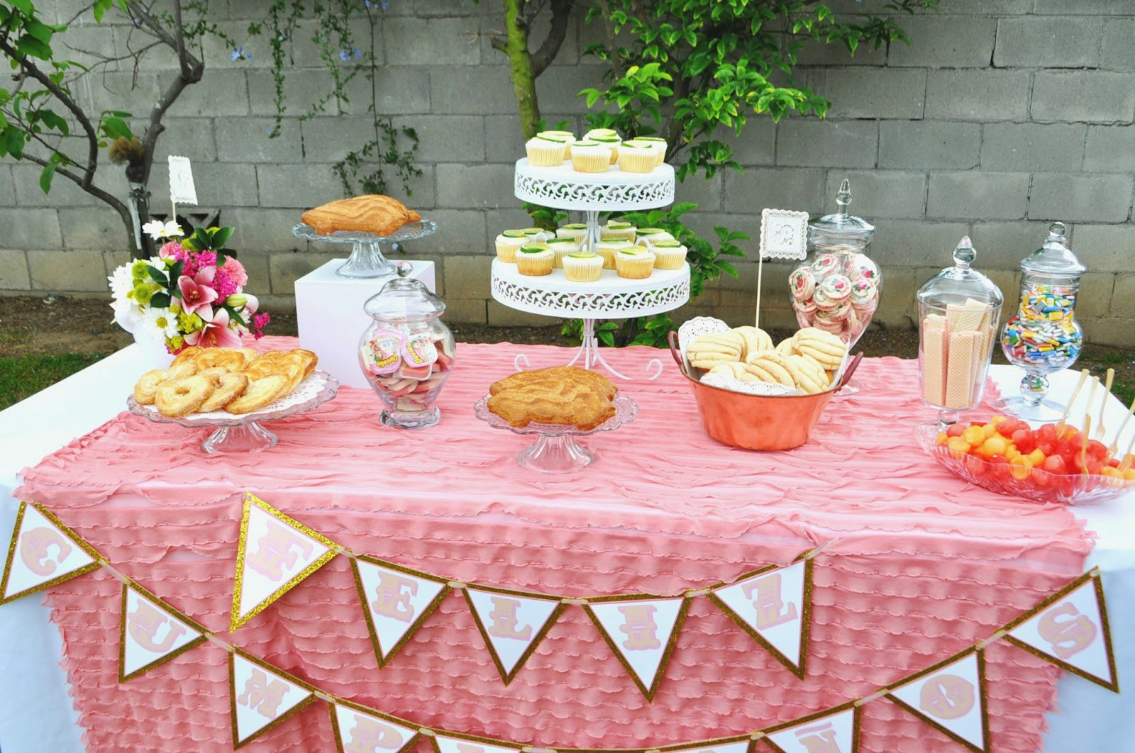 How To Decorate A Birthday Party
 35 Memorable 80th Birthday Party Ideas