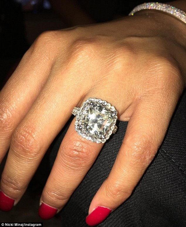 Huge Wedding Ring
 Nicki Minaj shows off huge diamond ring from Meek Mill