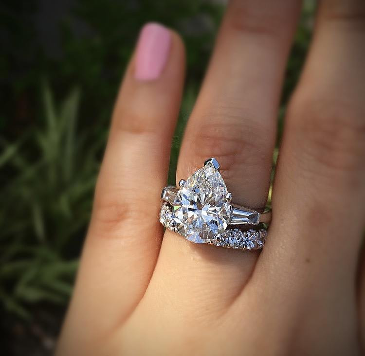 Huge Wedding Ring
 Big Engagement Rings Are Tacky Designers & Diamonds