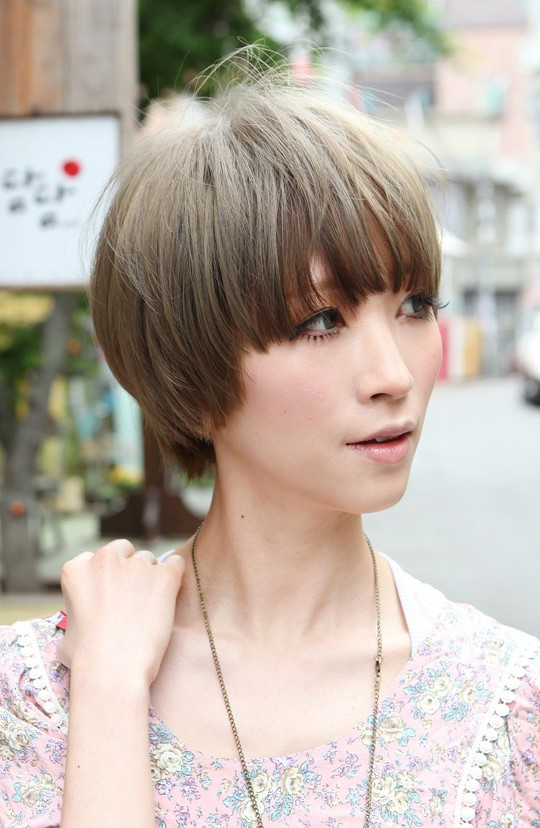 Japanese Female Hairstyles
 Beautiful Bowl Cut with Retro Fringe Short Japanese