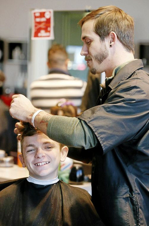 Kids Haircuts Tulsa
 Cuts for Kids helps parents trim bud