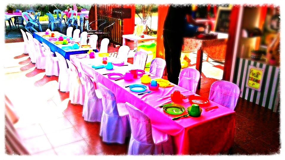 Kids Party Table And Chairs
 WAWW ENTERTAINMENT KIDS PARTY TABLE & CHAIRS