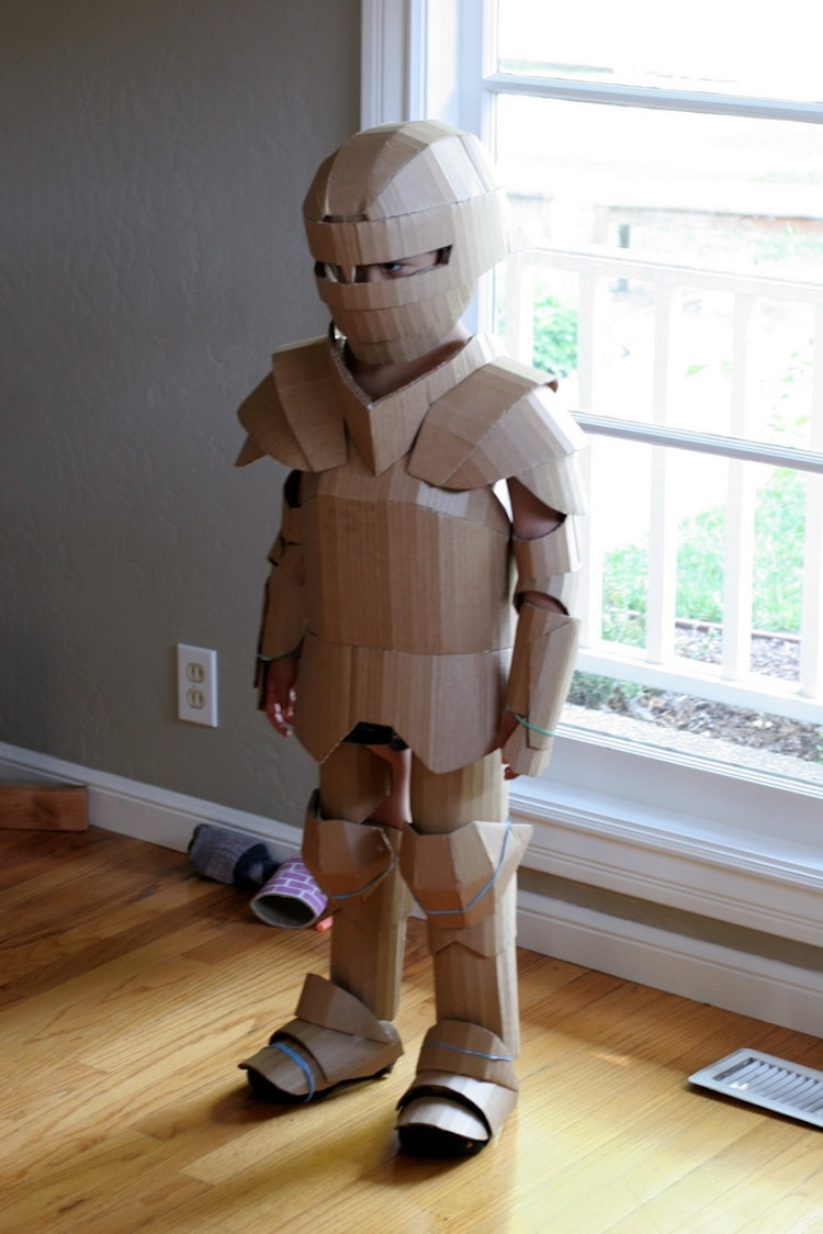 Knight Costume DIY
 Fantastical Cardboard Costume DIY Turns Boxes into Knight