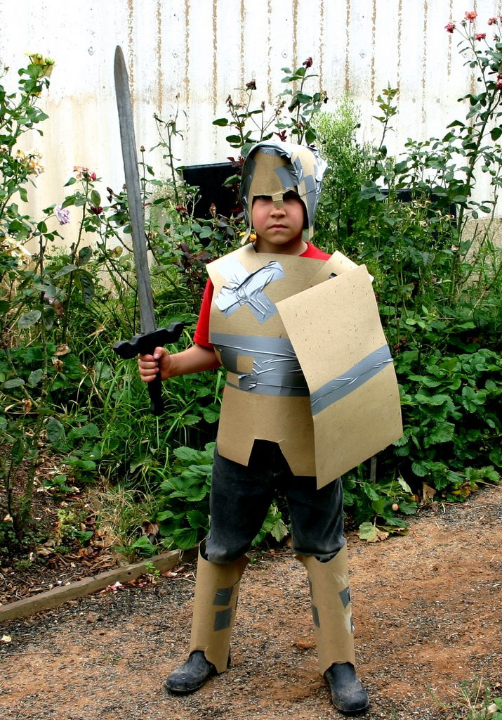 Knight Costume DIY
 Bruggie Tales DIY Knight