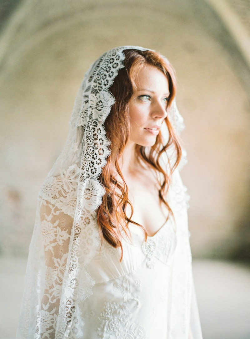 Lace Mantilla Wedding Veils
 7 Mantilla Veils That Will Look Beautiful for Classic Weddings