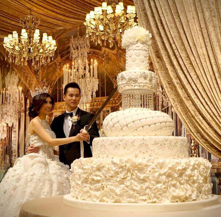 Large Wedding Cakes
 Top 13 Most Beautiful Huge Wedding Cakes