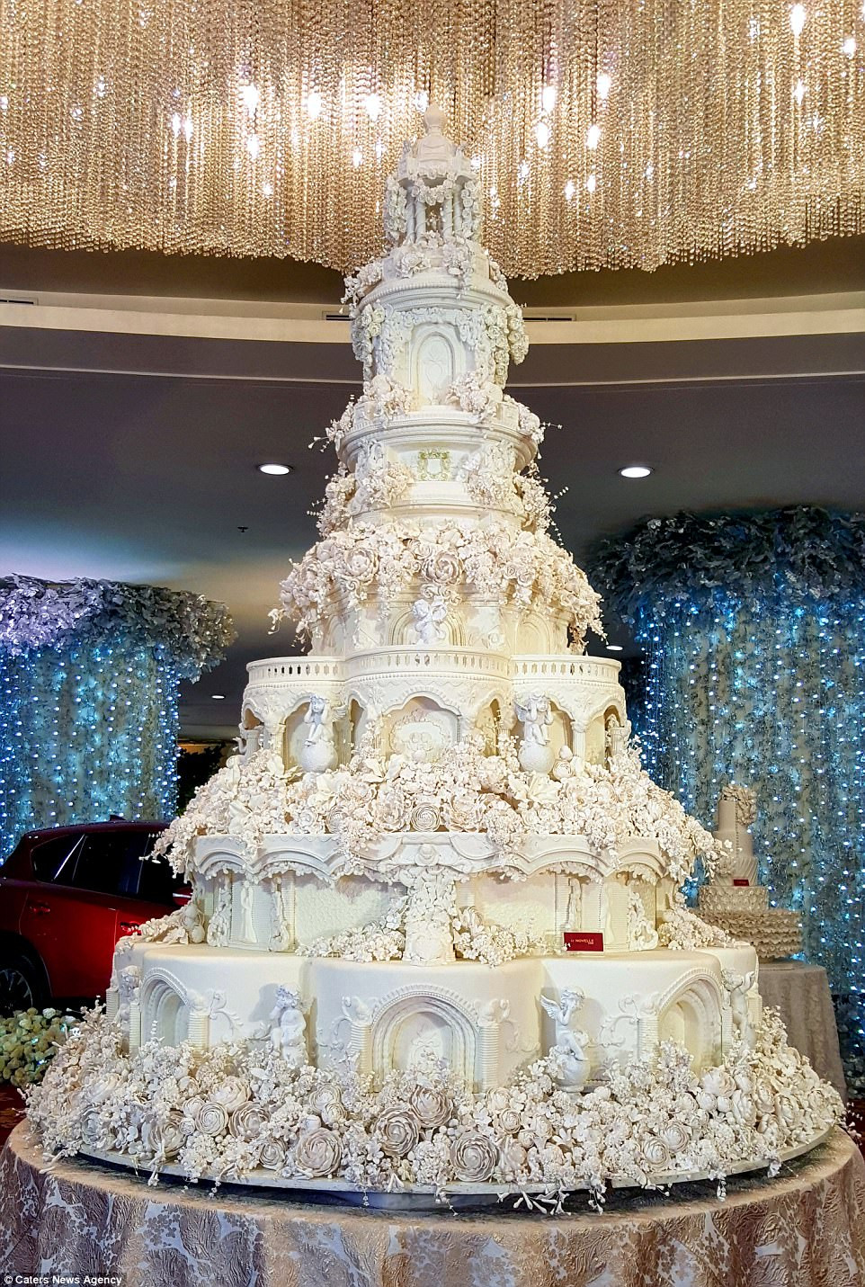 Large Wedding Cakes
 Are these the most elaborate wedding cakes of all time