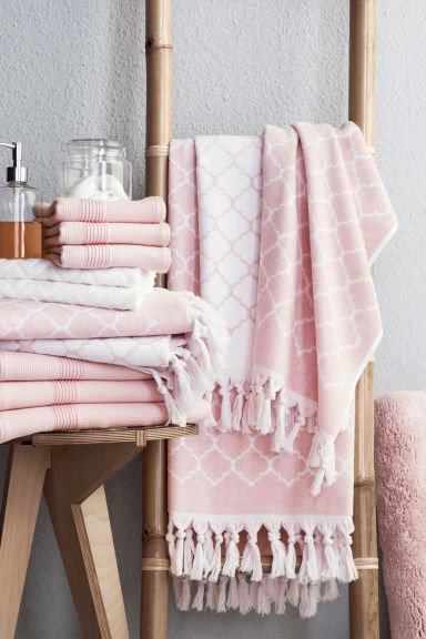 Light Pink Bathroom Towels
 Jacquard weave bath towel Light pink