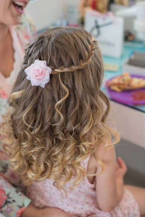 Lil Girl Hairstyles For Wedding
 Flowergirl hair accessories X