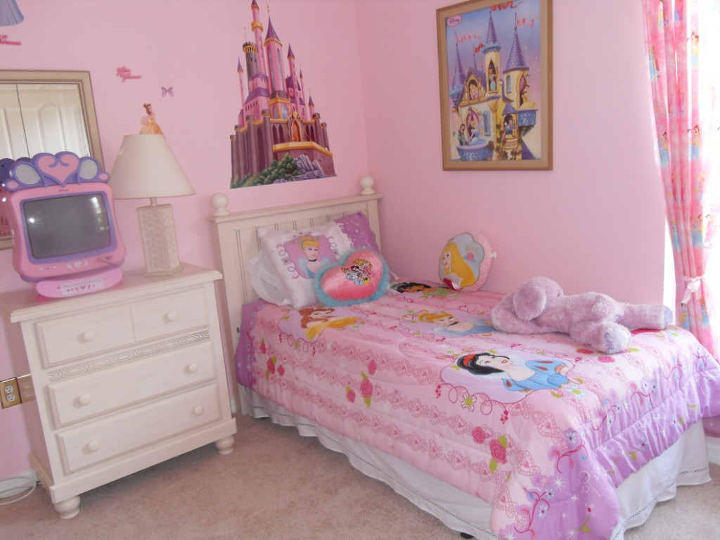 Little Girl Bedroom Paint Ideas
 How To Decorate A Small Space Bedroom