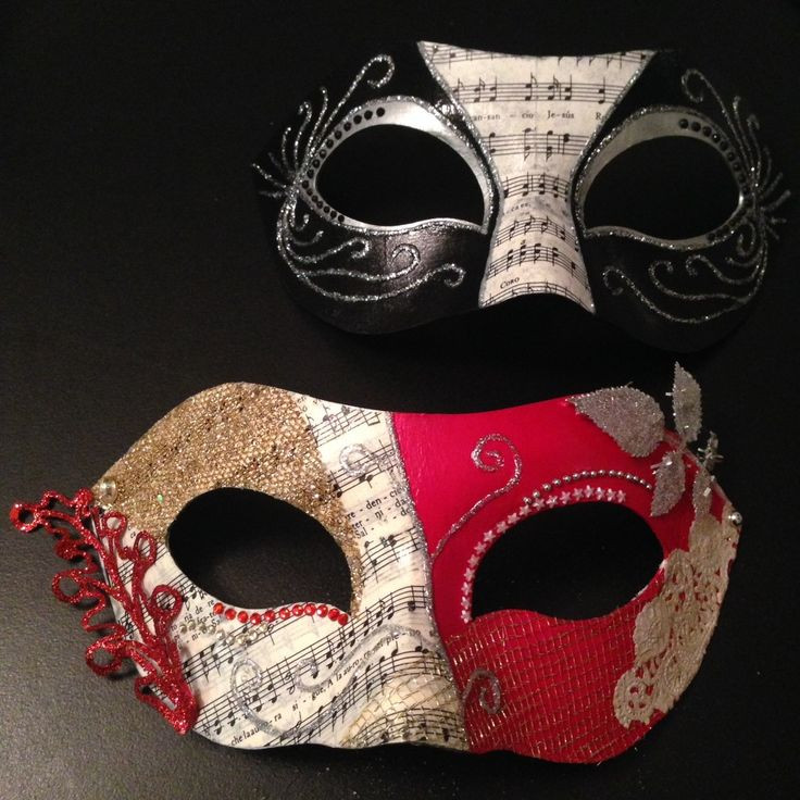 Masquerade Mask DIY
 The Treasure Chest Awesome round up of Halloween Costumes