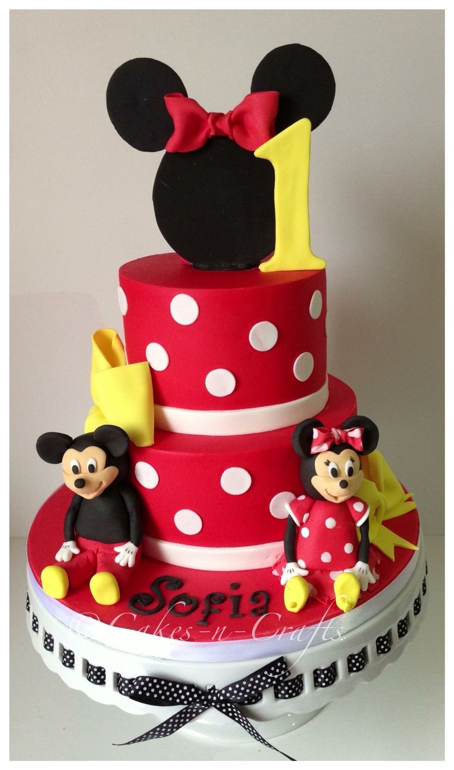 Mickey And Minnie Birthday Cakes
 Minnie Mouse Tiered Cake With Edible Mickey And Minnie