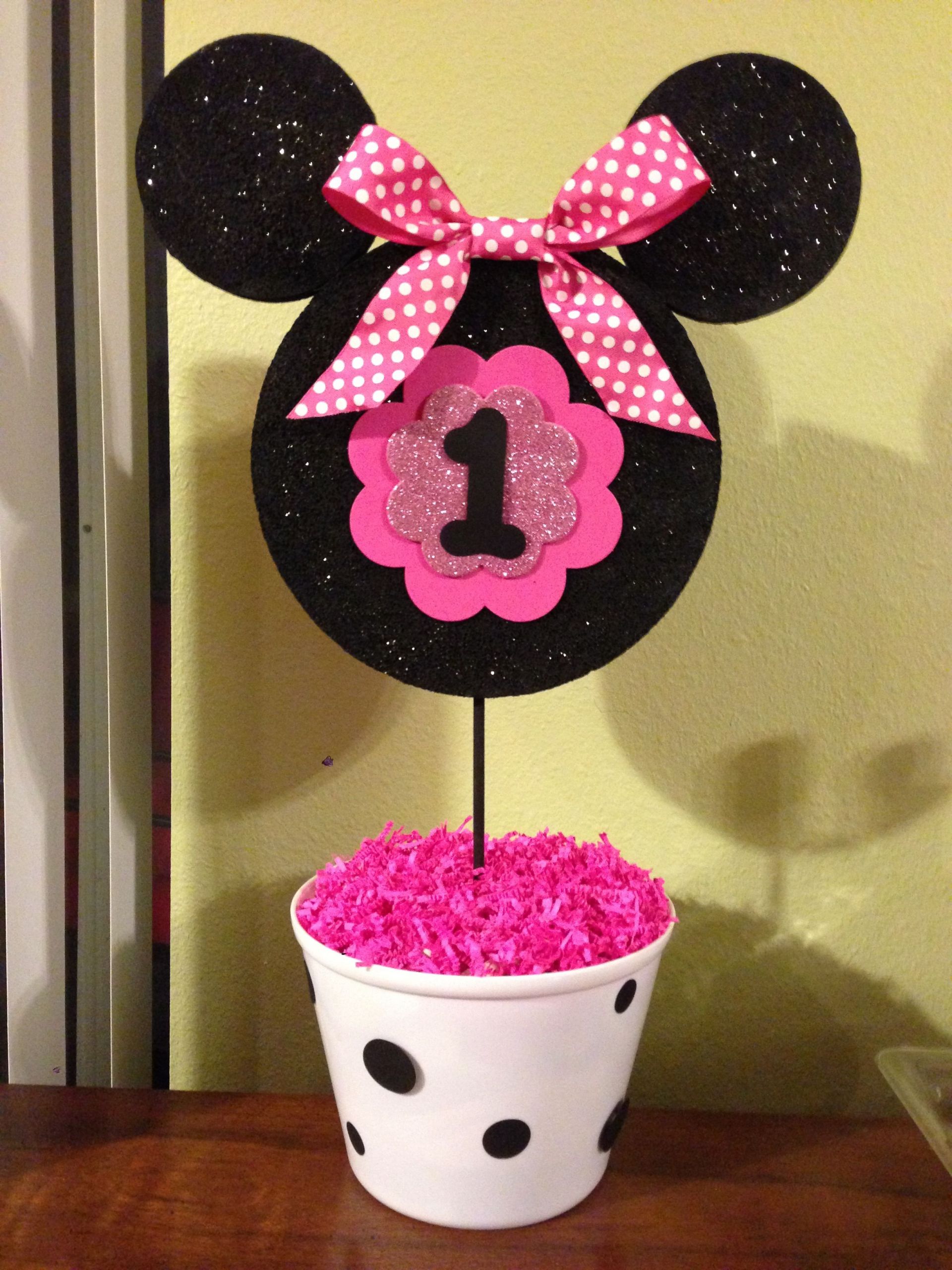 Minnie Birthday Party Ideas
 Minnie Mouse 1st birthday centerpiece