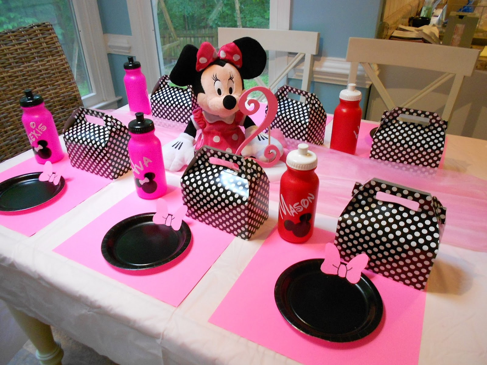 Minnie Birthday Party Ideas
 Adventures With Toddlers and Preschoolers Minnie Mouse