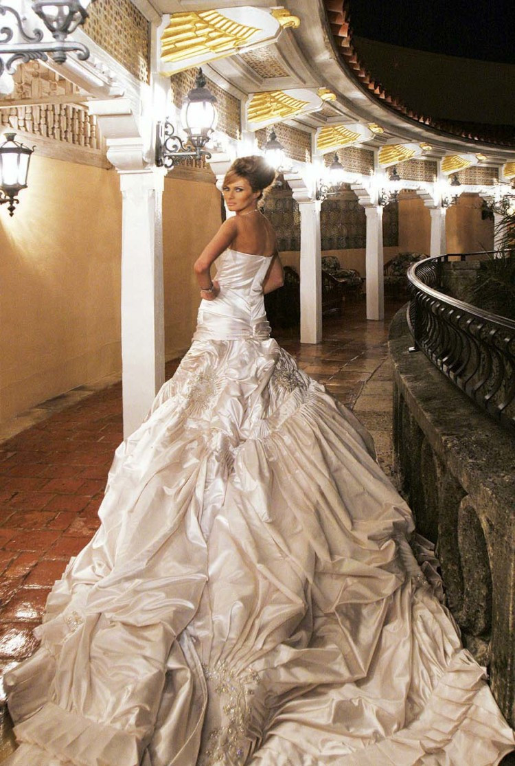 Most Expensive Wedding Dresses
 Do You Know That 8 of the World s Most Expensive Wedding