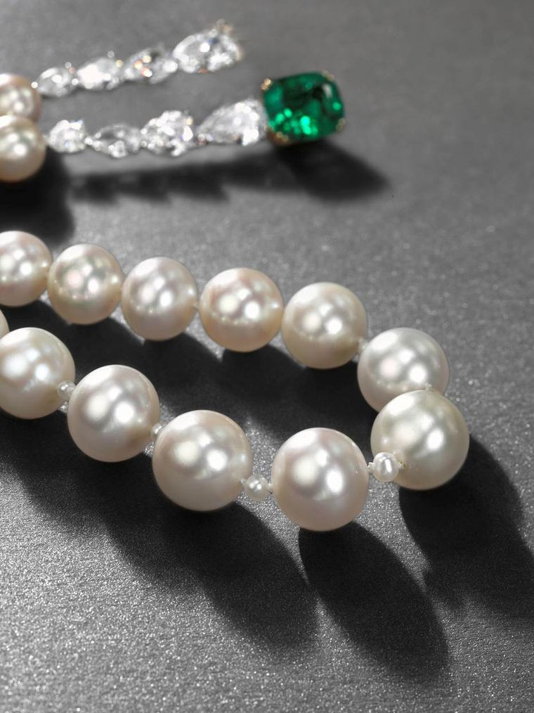 Natural Pearl Necklace
 Natural pearl necklaces and earrings are back and smashing