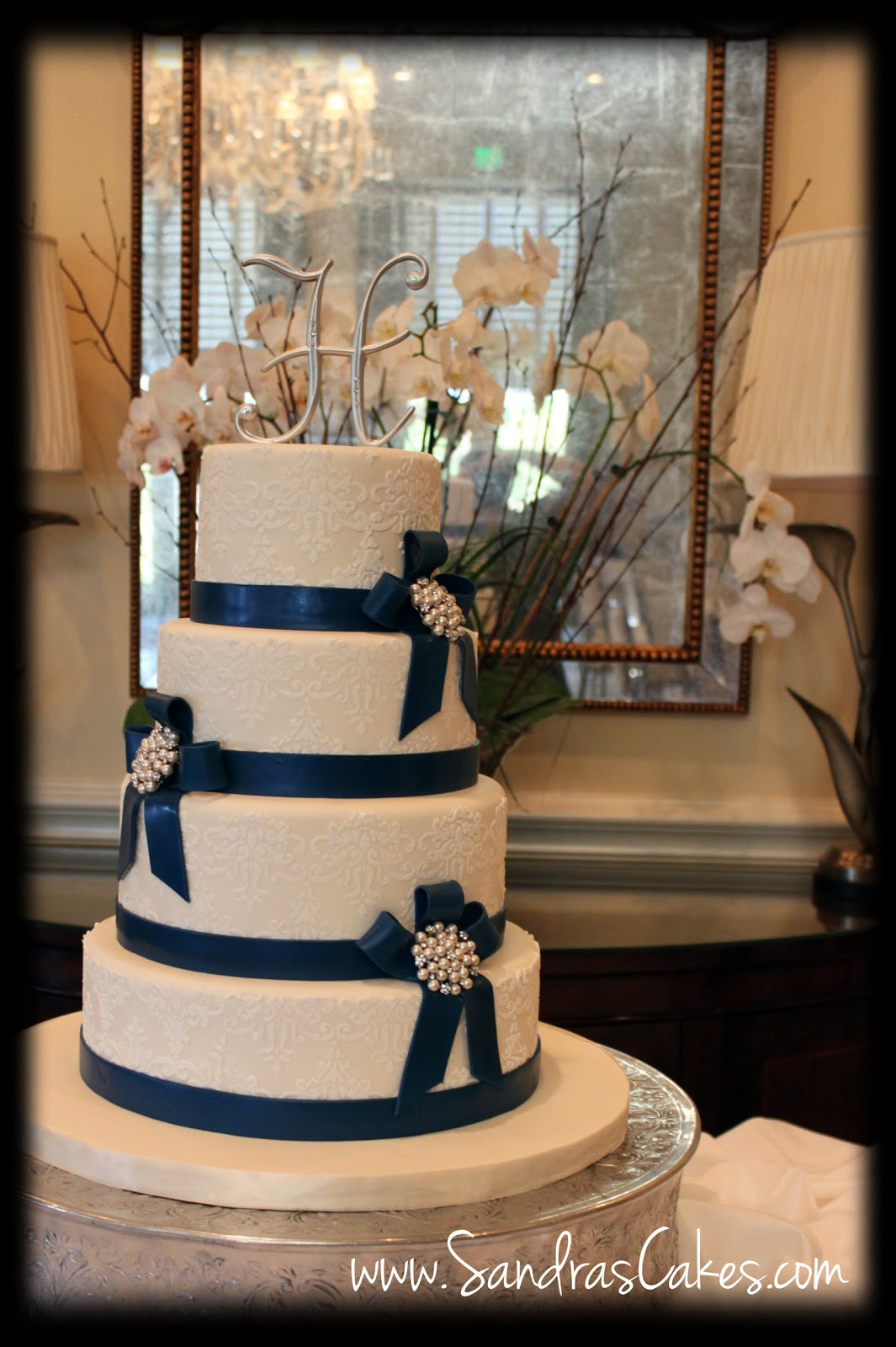 Navy Blue Wedding Cakes
 Elegant and Classy Wedding Cake