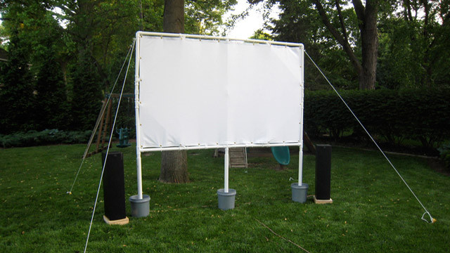 Outdoor Movie Screen DIY
 This DIY Projector Screen Is Perfect For Backyard