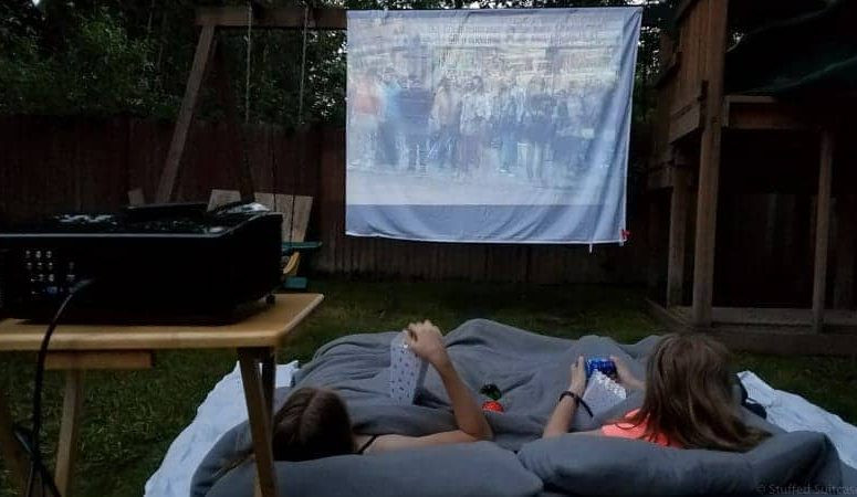 Outdoor Movie Screen DIY
 Secret Tips for Creating an Awesome DIY Backyard Movie