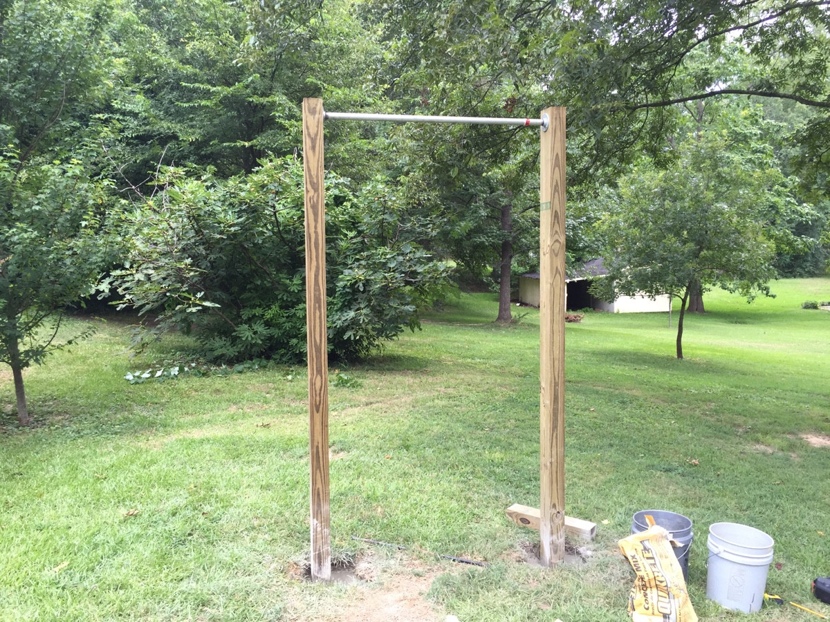 Outdoor Pull Up Bar DIY
 Making a DIY Pull Up Bar at Home in 5 Easy Steps