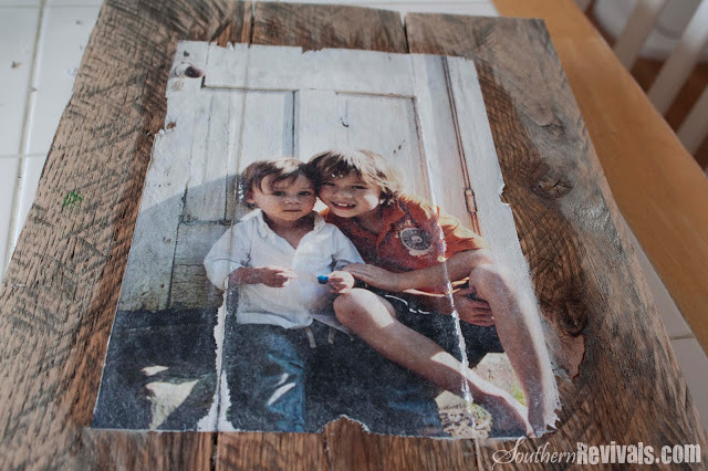 Photos On Wood DIY
 5 DIY Pallet Projects to Brighten Up Your Home The