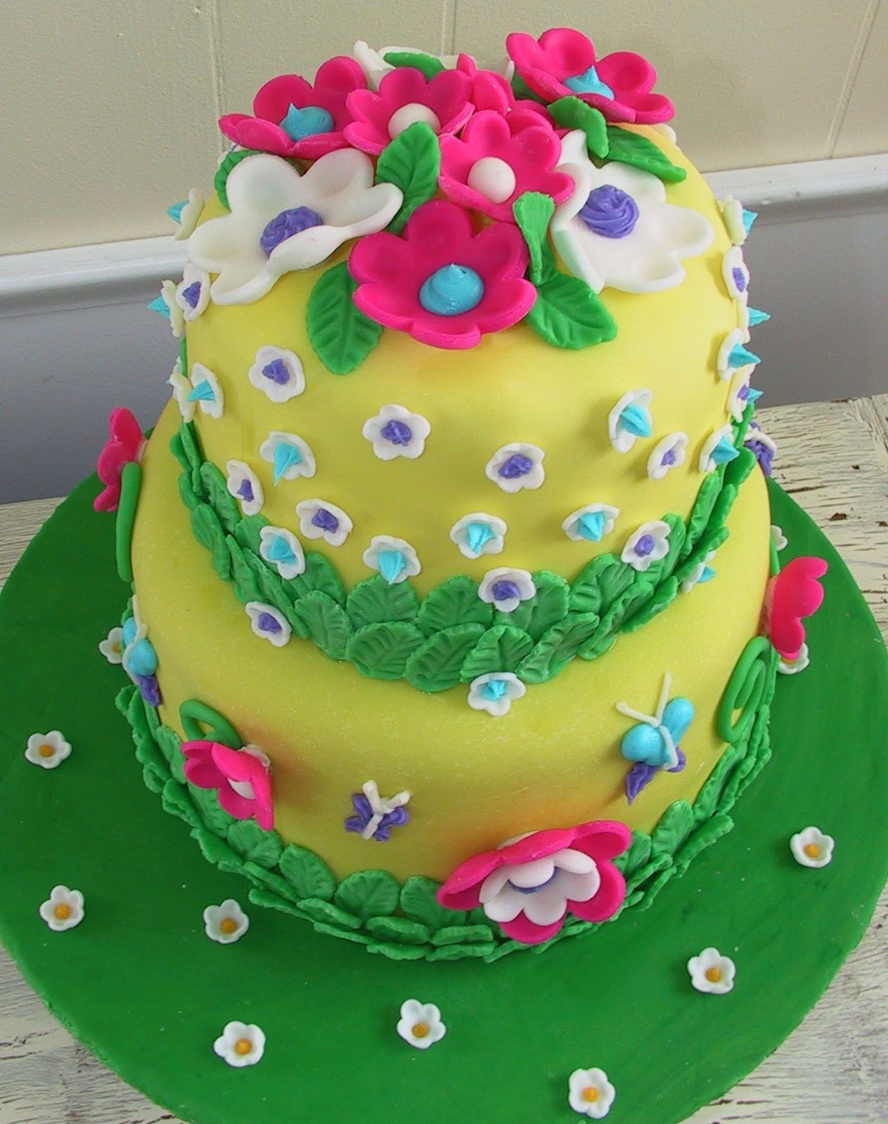 Pictures Of Birthday Cakes
 Delicious Cake Blogger Flower Birthday Cake Ideas