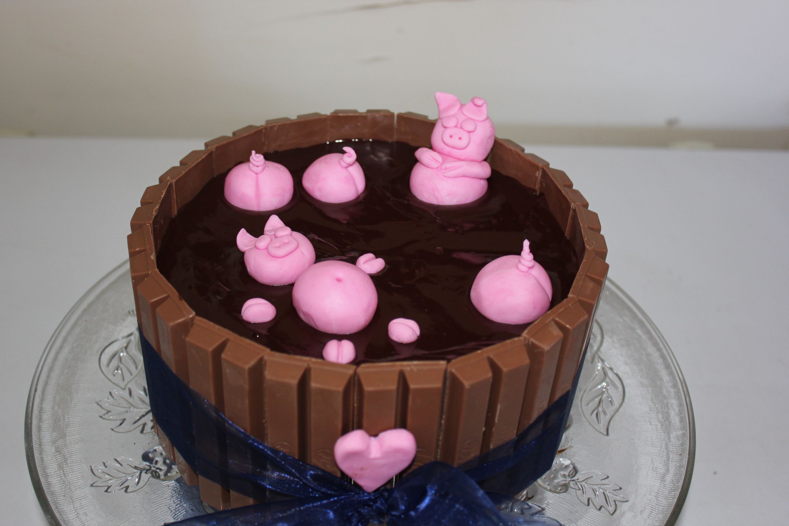 Pig Birthday Cake
 Would you believe more pig cakes
