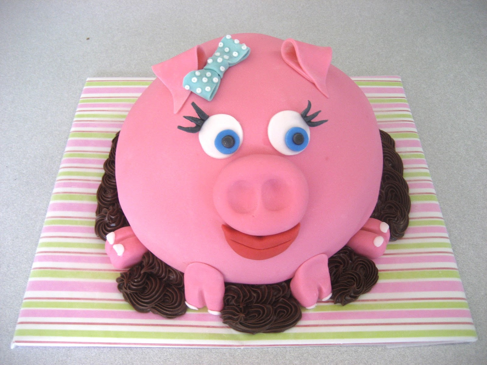Pig Birthday Cake
 Devanys Designs Pink Pig Cake
