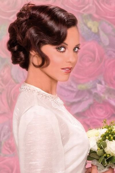 Pin Up Wedding Hairstyles
 Wedding hairstyles for mid length brunette hair © Patrick