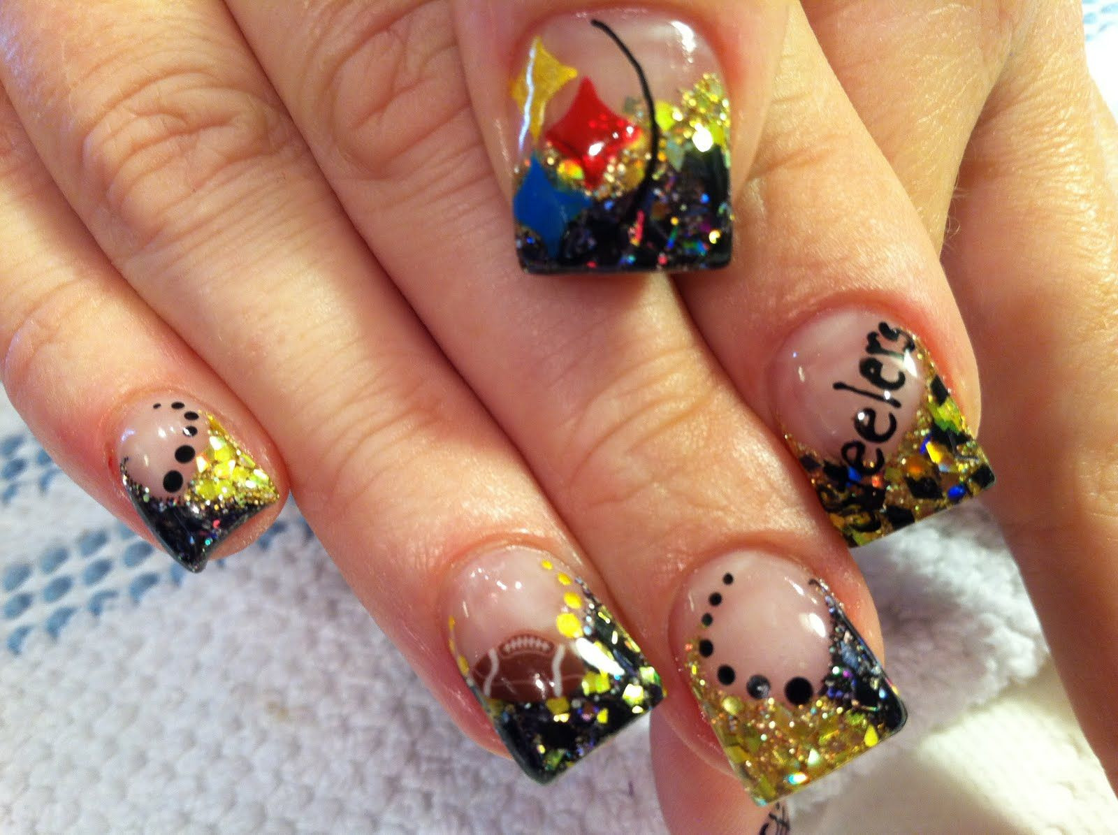 Pittsburgh Steelers Nail Designs
 As much as I dislike the steelers These are freaking