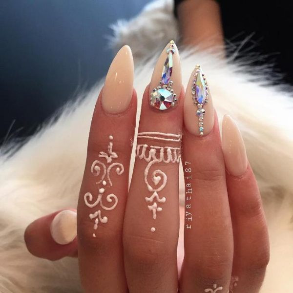 Pointy Nail Styles
 30 Fabulous Pointy Nail Designs To Try Be Modish