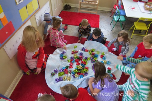Preschool Christmas Party Ideas
 Simple t bow game for preschoolers – Teach Preschool