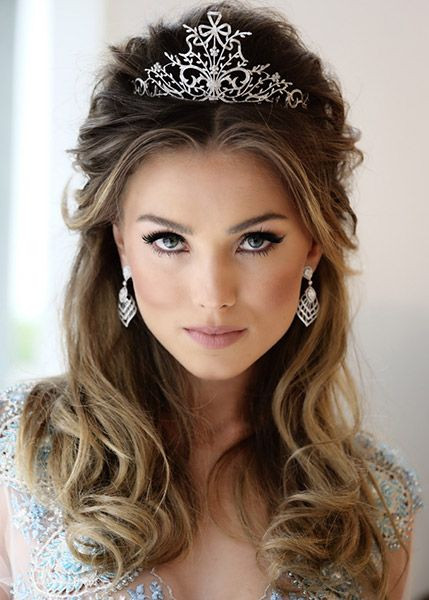 Prom Hairstyles With Tiara
 AGÊNCIA FIRST Fotos