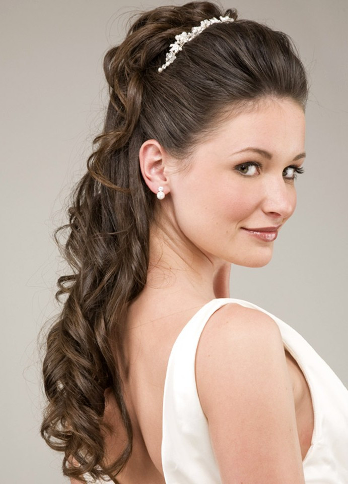Prom Hairstyles With Tiara
 65 Prom Hairstyles That plement Your Beauty Fave