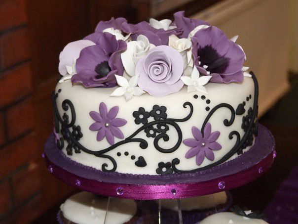 Purple And Black Wedding Cakes
 471dc38c1e z