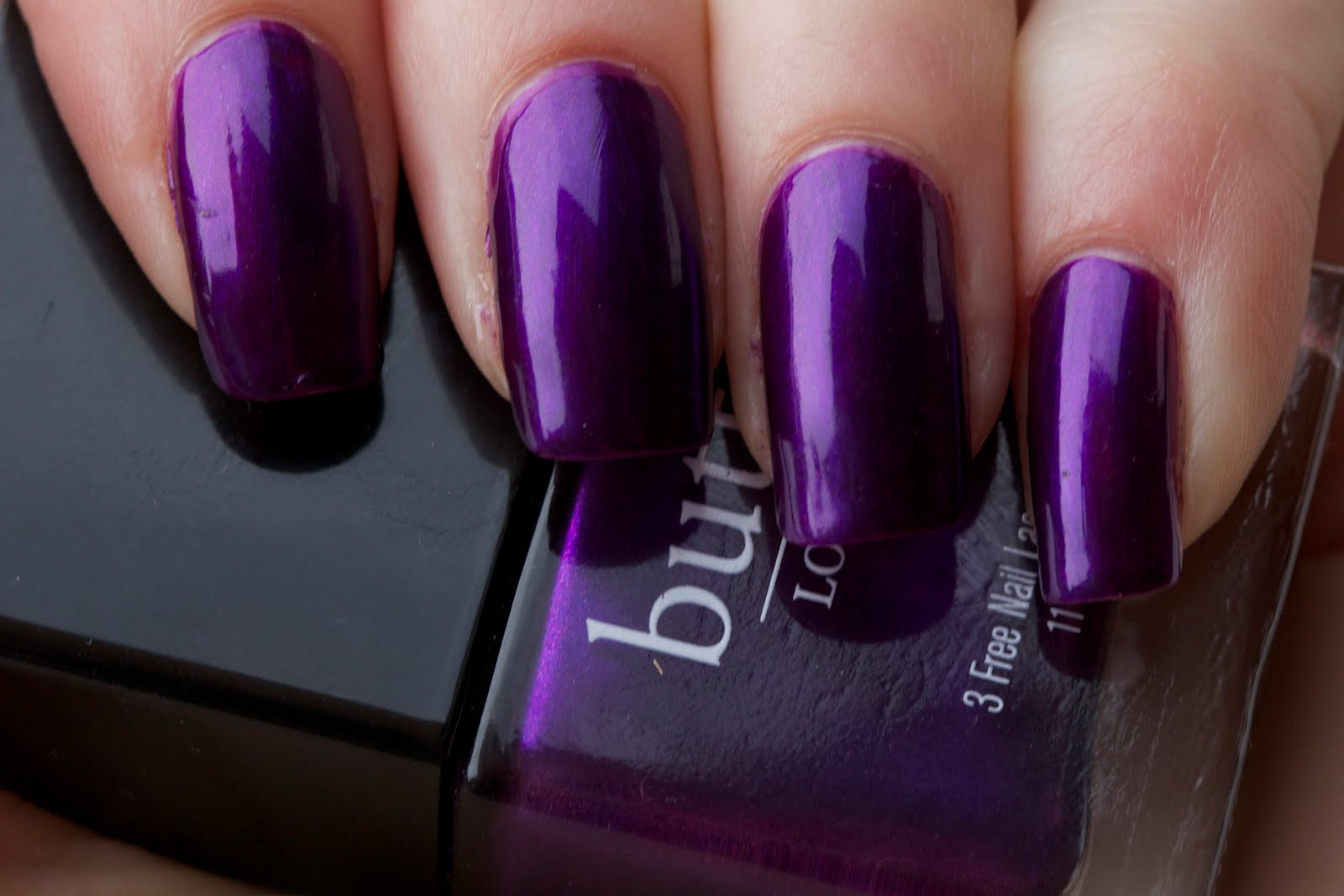 Пурпурно фиолетовый цвет ногтей