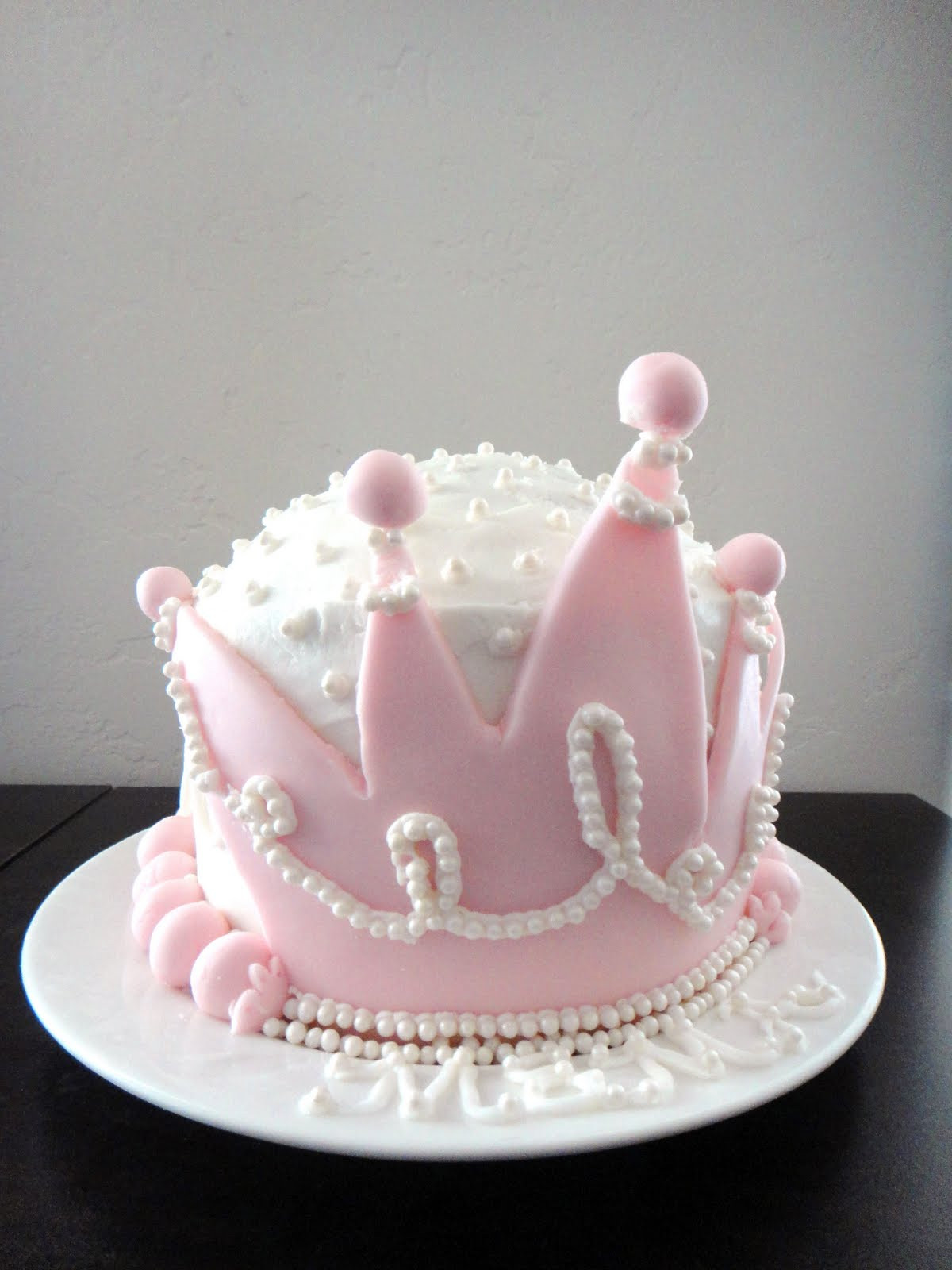 Queen Birthday Cake
 Worth Pinning A Cake Fit for a Queen