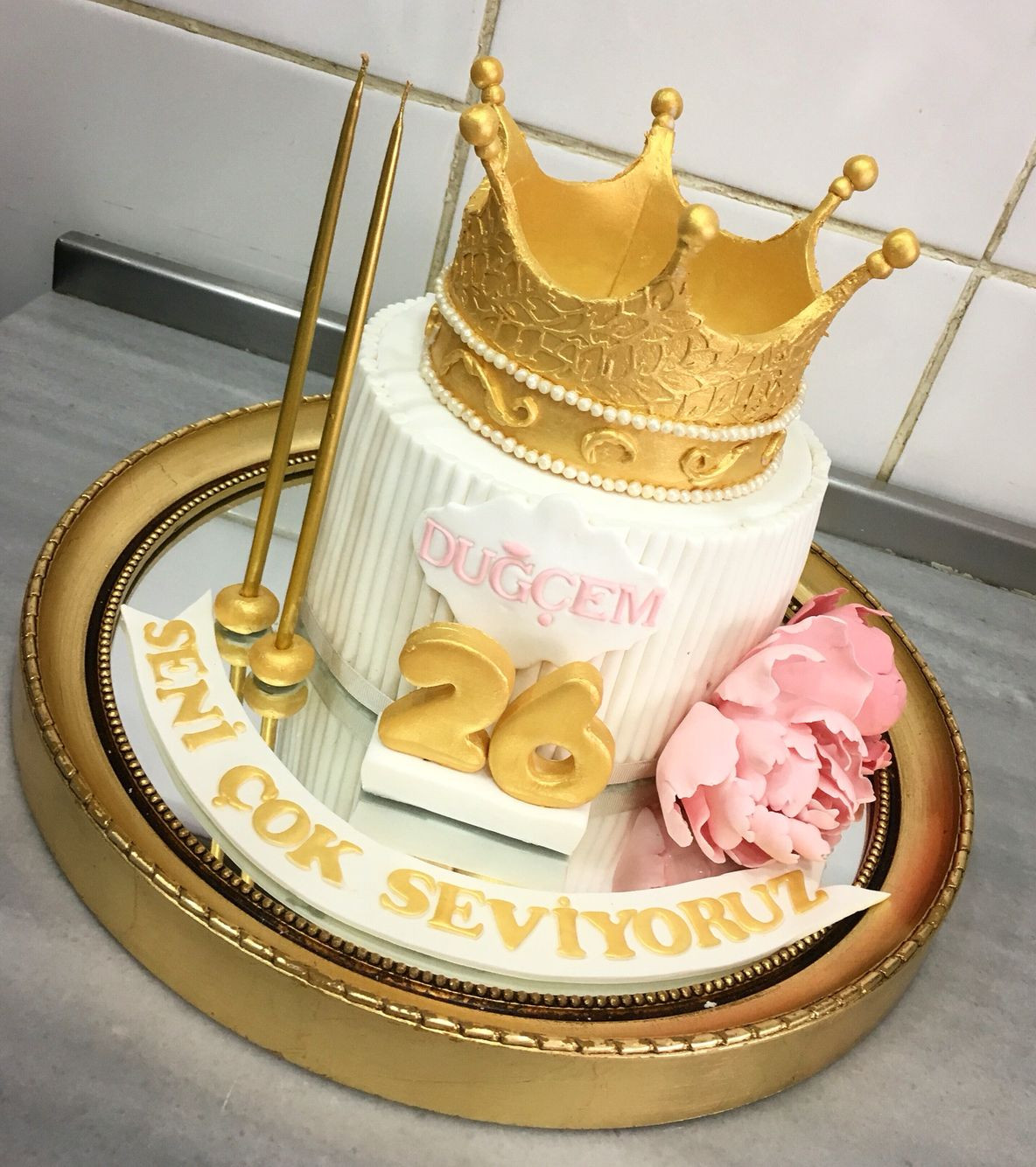 Queen Birthday Cake
 queen crown birthday cake in 2019
