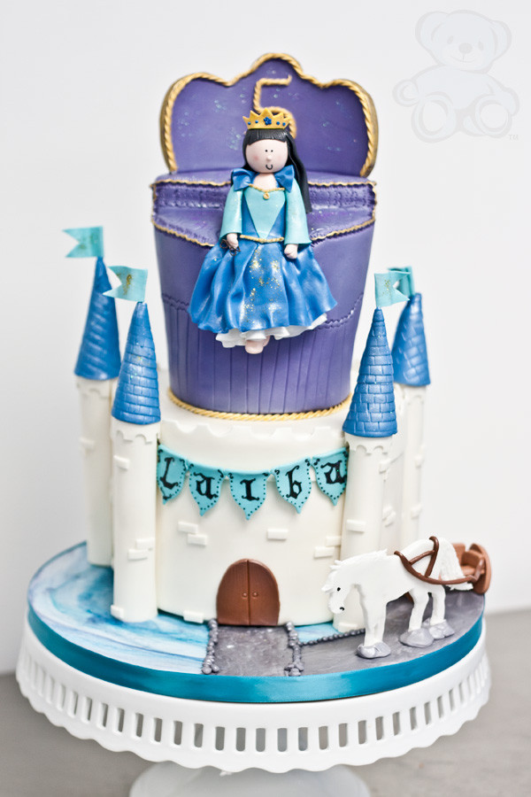 Queen Birthday Cake
 Queen Themed Birthday Cake
