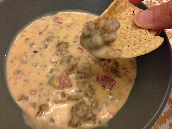 Rotel Dip With Ground Beef And Cream Cheese
 Spicing Up Rotel s Famous Queso Dip